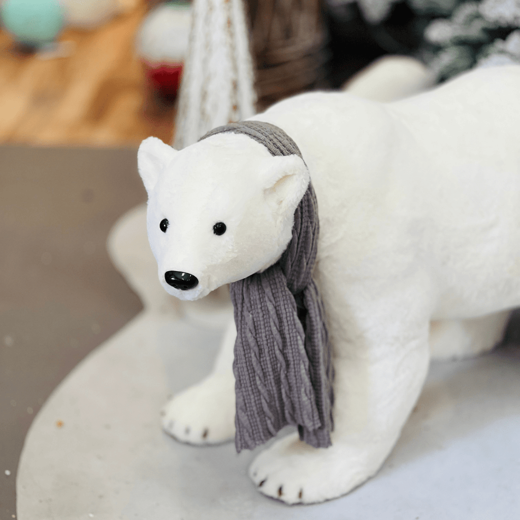 Urso Polar Natalino Com Cachecol Branco e Cinza 90x50cm