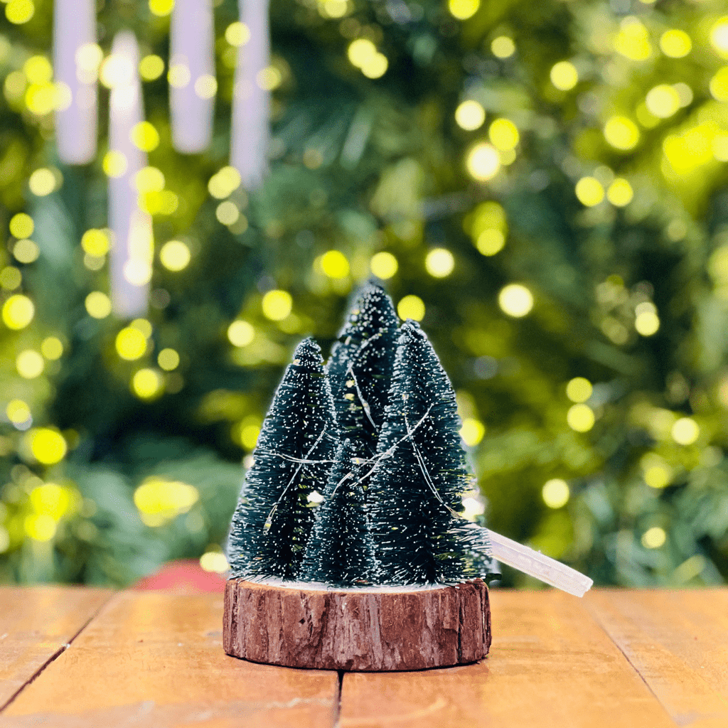 Mini Arvores Nevadas Natalinas no Tronco Com Led 14,5cm