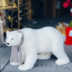 Urso Polar Natalino Com Cachecol Branco e Cinza 90x50cm